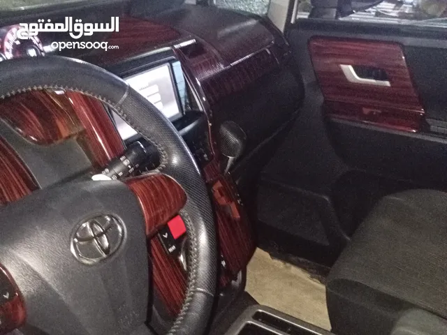 Toyota Voxy 2013 in Al-Mahrah