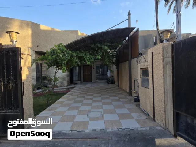 بيت طابقين وحديقة جاهز