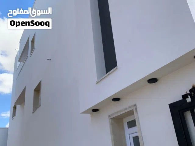 استديو غرفه وحمام ومطبخ مع مساحة علي السطح ومضلات الدور الثالث للايجار