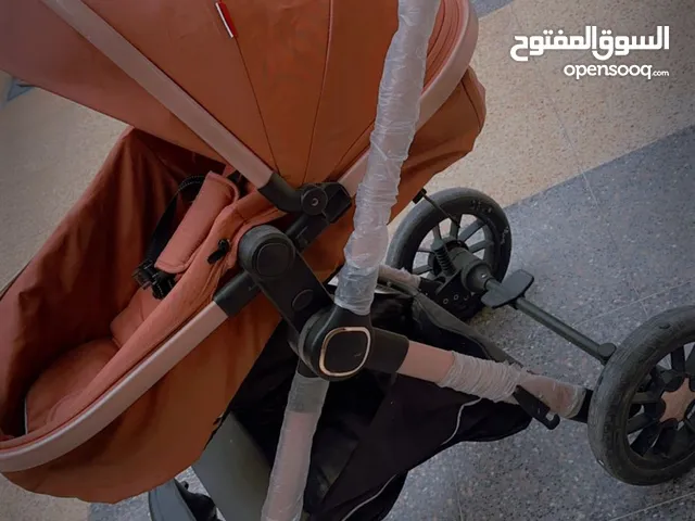عربانه اطفال للبيع جديده وبيها مجال
