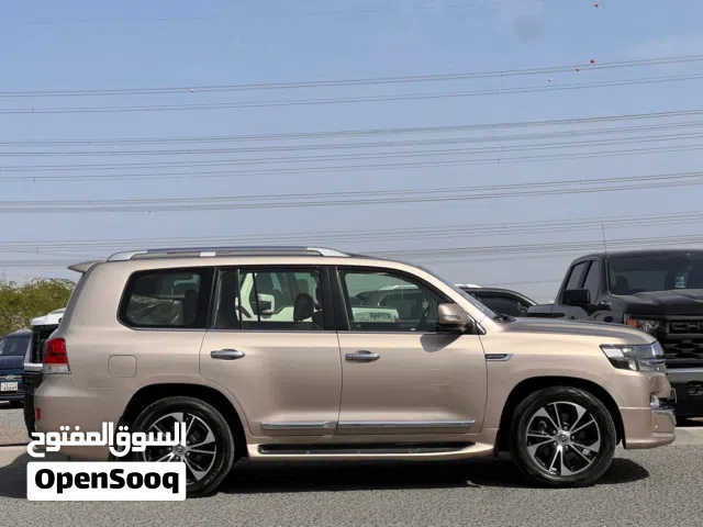 2016 Toyota Land Cruiser VXR
