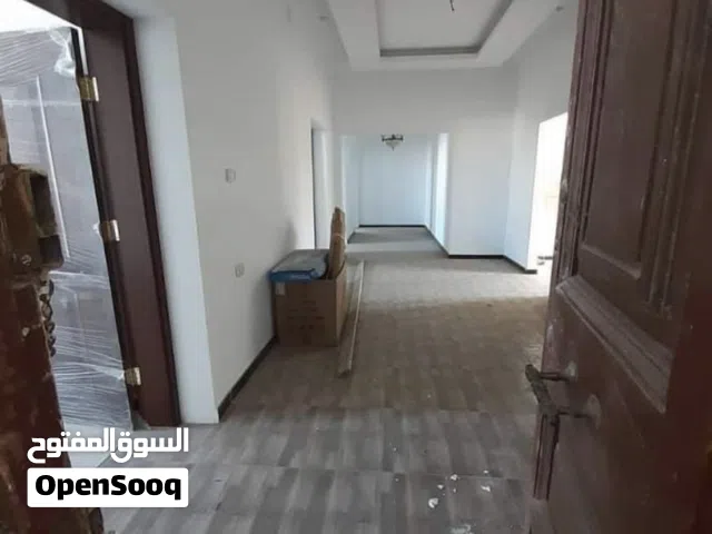 شقة ومعاها استوديو في طرابلس المدينة