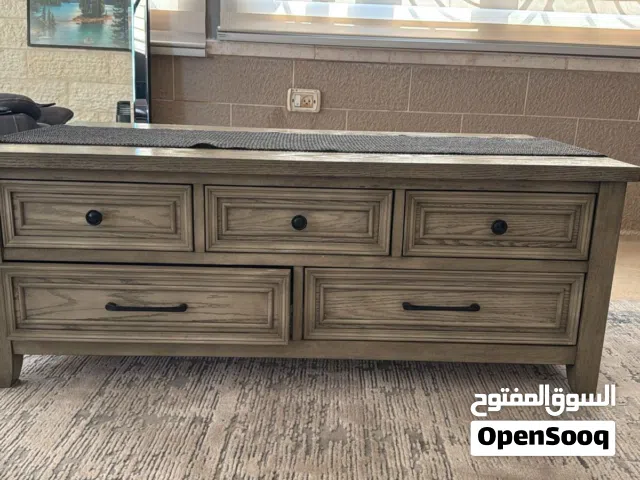 طاولة 300 شيكل