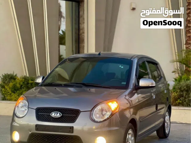 كيا مورنيق 2010