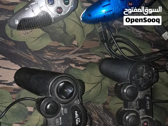 للبيع مجموعة مكونة من 4 أذرع تحكم ألعاب (Controllers) بسعر لقطة للمجموعة كاملة. صدقا لا اعلم فيهم ..