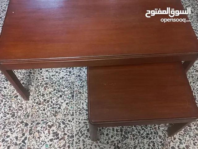 طبلات مع ميز