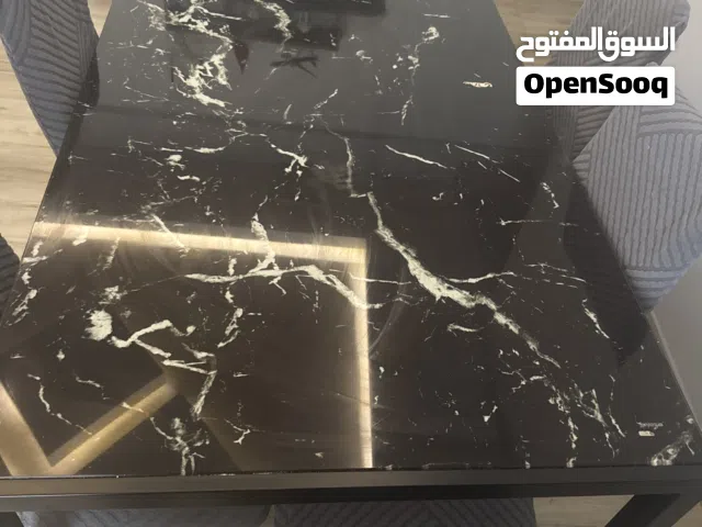 طاولة طعام