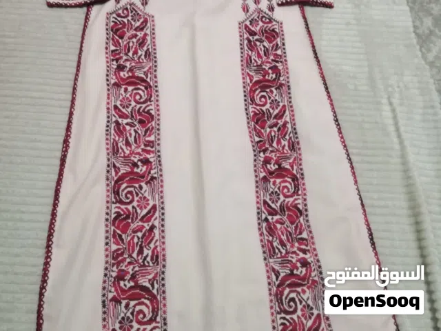 اثواب تطزيز يدوي عدة اثواب والوان للبس والنقل حالة ممتازة البعض والباقي جيدة