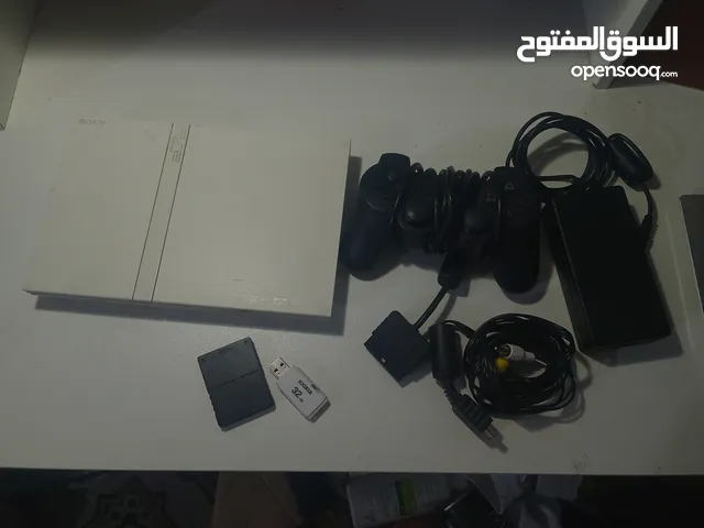 بلي تو ابيض مع يدة واحدة و كارد التخزين مع فلاش خمسة و ستين لعبة و معاه وإيراتة