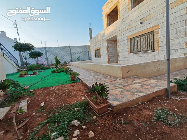 200 m2 4 Bedrooms Townhouse for Sale in Zarqa Birayn