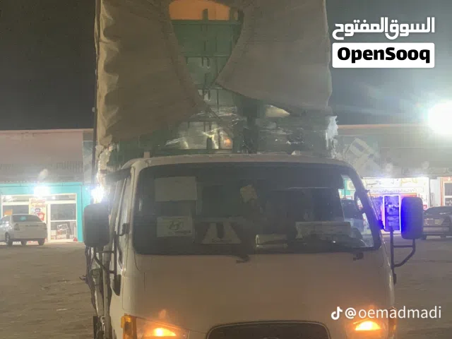 كنتر لنقل البضائع داخل وخارج بنغازي
