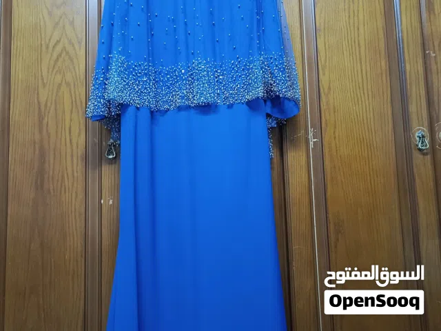 فستان سهره   مع شاحط خفيف  ب40 دينار