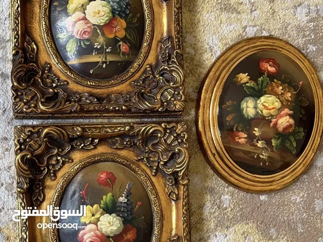 لوحات زيتية قديمة بإطارات فخمة