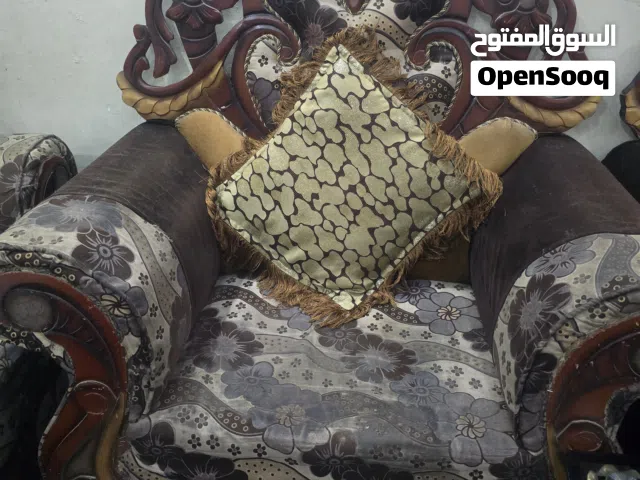 تخم مستعمل للبيع انت قيم واشتري 10 مقاعد يحتاج فقط تنضيف 2 كرويتات 3 مقاعد و2 كرويتات مقعدين و2 كرسي