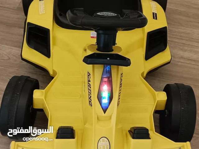 سيارة اطفال شحن للبيع بحالة ممتازة