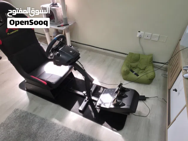 Logitech G923 steering wheel with playseat