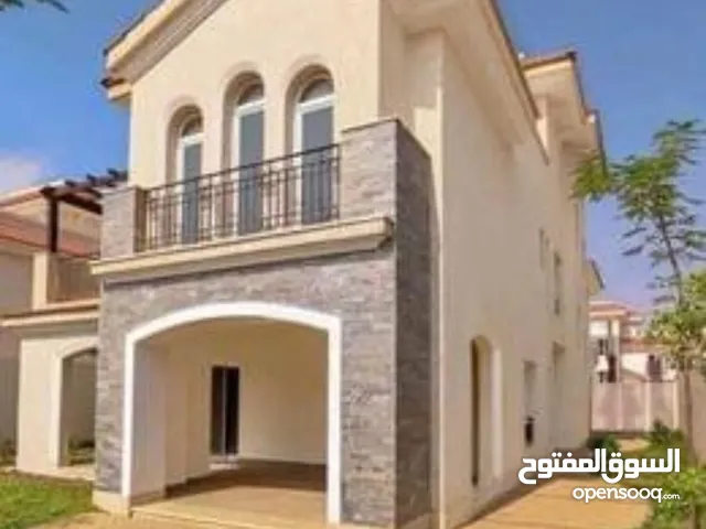 للبيع فيلا فيو مميز كمبوند سراي علي طريق السويس بالقاهره الجديده سور * سور مع مدينتي Sarai New Cairo