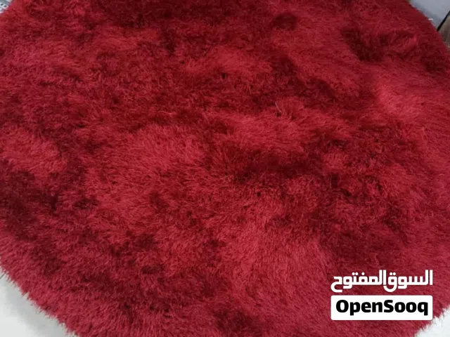 سجاد فرو ناعم فاخر شعر كثيف جداً وناعم يعطي دفء وفخامة للمكان مناسب للصالات وغرف المعيشة والنوم ثابت