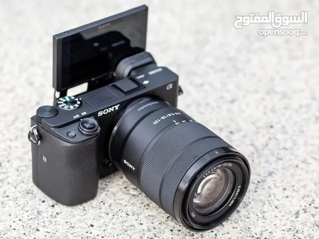 Sony a6400 mirrorless camera with 18-135mm f/3.5-5.6 Lens with EXTRAS