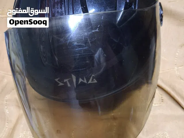 خوذة دراجة مستعملة بحالة جيدة مع حماية رأس مريحة ومناسبة للقيادة الآمنة