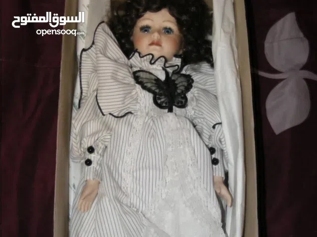 دمية انتيكا صنع في لندن تأتي مع ستاند خشبي