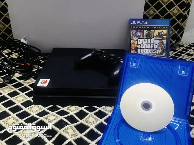 بلاستيشن 4 مع اغراضه وثنين CD فيفا عربي 2024 وقراند