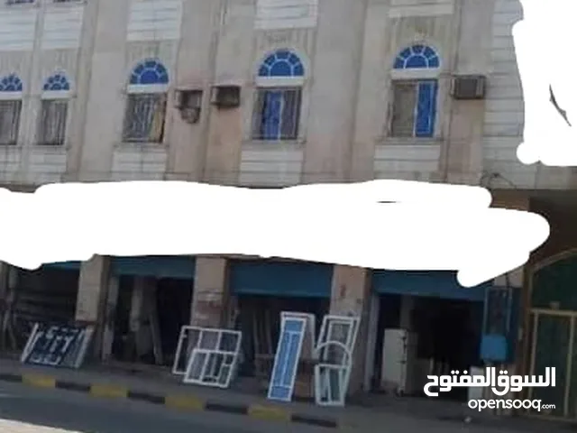 معانا عماره سكني تجاري للبيع في خور مكسر على الشارع
