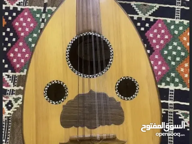 عود جديد لم يستعمل ماركه تامر الاسمر صوت نقي وواضح و ماتريال خشب ممتازه