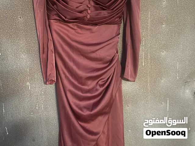 فستان احمر للبيع