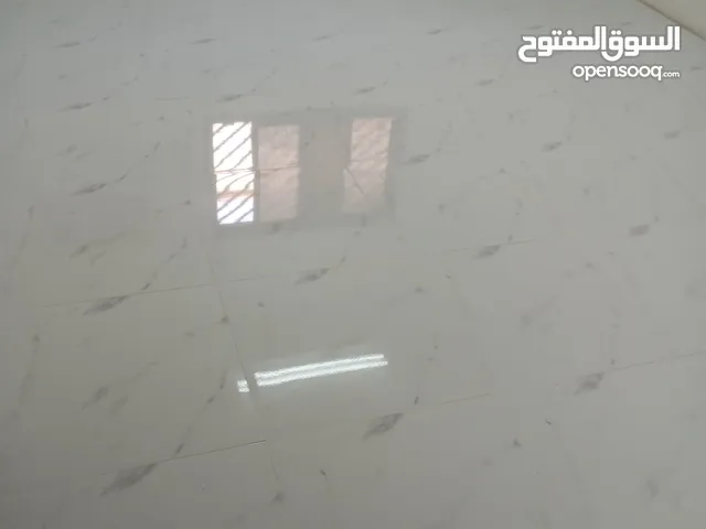 معلم سيراميك ورخام وجميع انواع السيرميك والبرسلان ويوجد لدينا معلمين ترميم السيرميك والسباكه والكهرب
