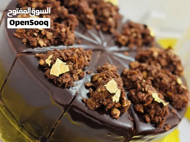 السلام عليكم تلبية طلبيات مناسبات انواع حلو وتورتات كيكات