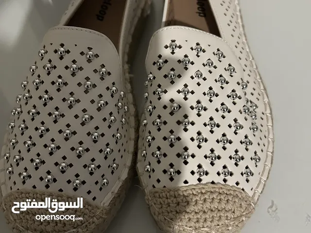 احذيه متنوعه جديده مقاس 37
