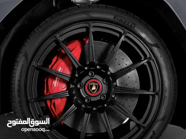 lamborghini urus original rim and tier