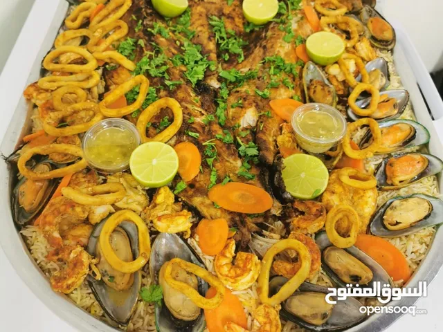 أنا شيف أسماك ومأكولات بحرية مقيم في سلطنة عمان محافظة الداخلية ولاية أزكى ببحث عن فرصة عمل