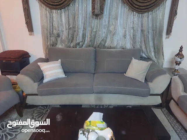 طقم كنب فاخر تفصيل شبه جديد مكلف 1200