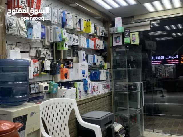 محل كمبيوتر وهواتف للبيع