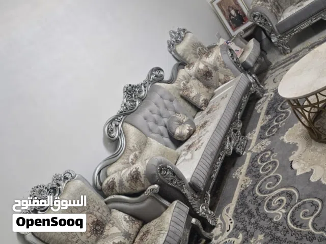 كراسي صناعه مصرية نظيفه جدا خمس قطع