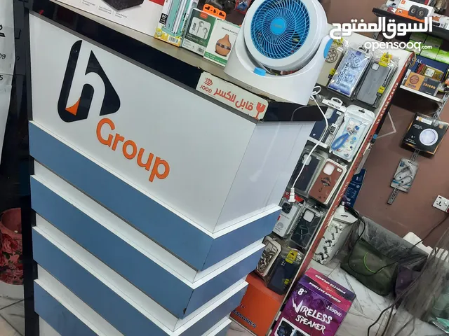 ميز موبايلات مجرات أو ميز دخل قوي + فاترين جام مقوى كبير ترهم للصيدلية أو موبايلات أو اسواق