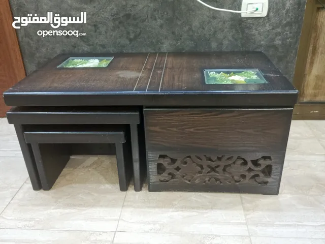 طاولة وسطية مع اربع مساعدات خشب
