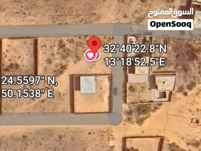 قطعة أرض في القيو شارع جامع التوحيد واجهتين 500 متر
