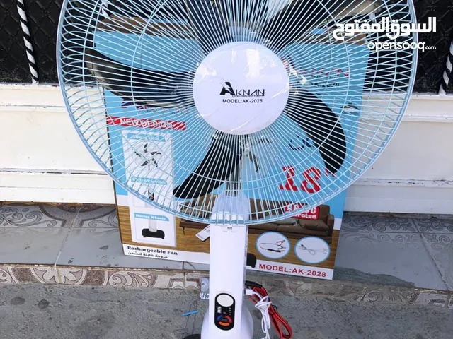 بورتسوان مروحة شحن ماركة اكنان فيها -5 ريش -لمبه -ريموت تحكم عن بعد -وصله شاحن