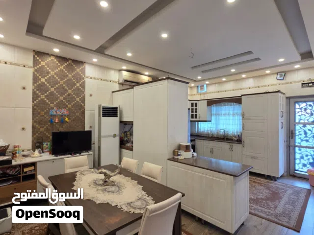 125 m2 5 Bedrooms Townhouse for Sale in Basra Baradi'yah