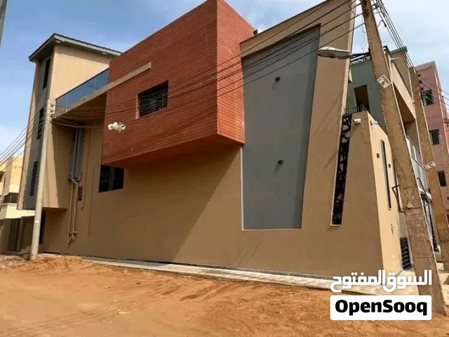فيلا للبيع جميلة