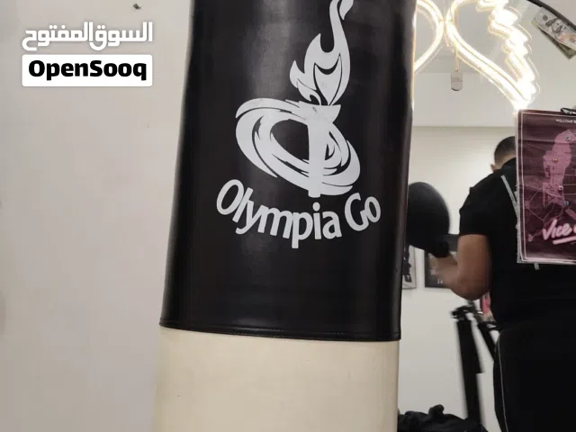 > **للبيع معدات ملاكمة بحالة ممتازة جداً ونظيفة (استعمال خفيف)**