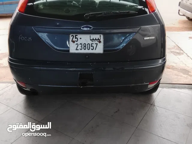 فورد فوكس سياره محورك 20 سياره كويسة فيها بيدايه برنزيني وفي يلي يقولي بنتريه