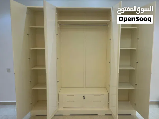 كبت جديد مقاسه مترين ونص بمترين ونص نظيف لون بيج