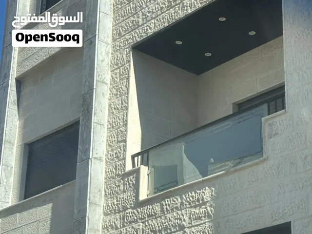 من المالك شقة نظيفة وجديدة لم تسكن من المالك مباشرة ابو نصير  150م منطقة (سكنية فلل مستقلة وعمائر.