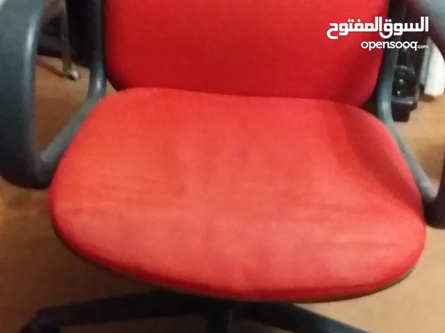 كرسي مكتب /كمبيوتر دوار و متحرك بعجلات