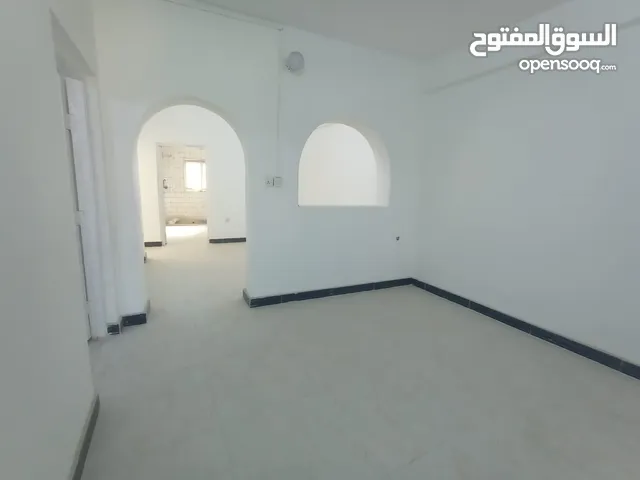 شقة للعوائل والطلبة للإيجار في البراضعية نظيفة جدا قرب كلية الطب