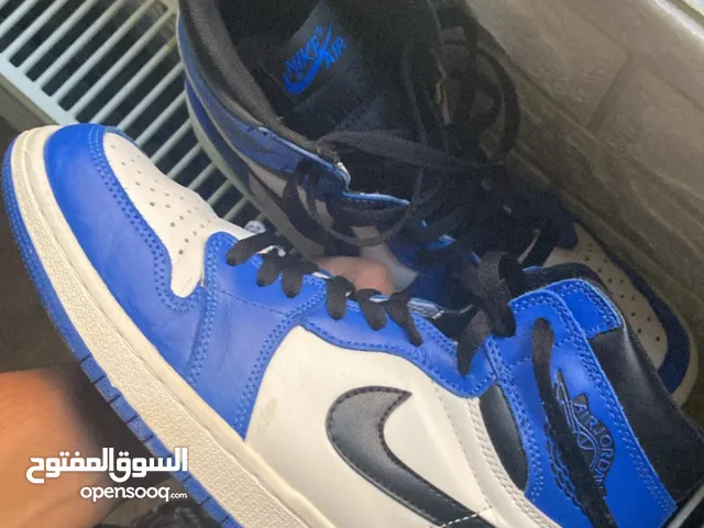 بوت اير جوردن AIR JORDAN BLUE ازرق وابيض نظيف جدا ومش ملبوس غير اربع مرات لحق حالك بسعر لقطه